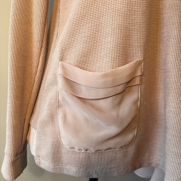 NWOT LOGO Lori Goldstein Waffle/Lace Top W/ Pockets!! - Picture 4 of 10